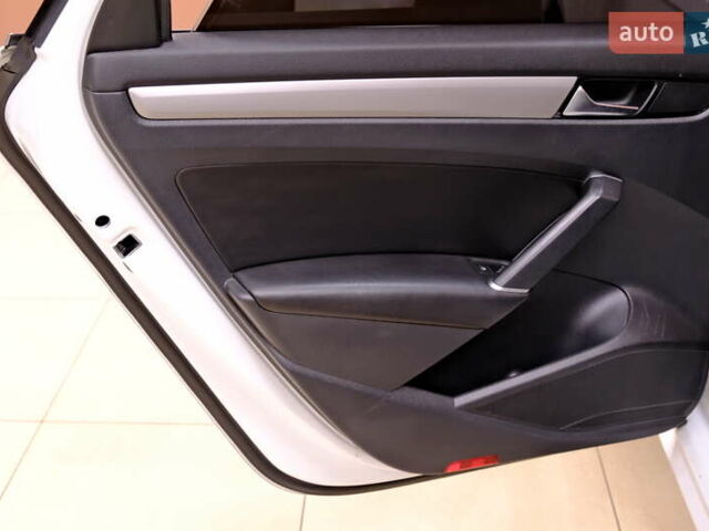 Білий Фольксваген Пассат, об'ємом двигуна 2 л та пробігом 165 тис. км за 16900 $, фото 31 на Automoto.ua