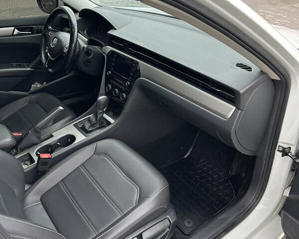 Белый Фольксваген Пассат, объемом двигателя 2 л и пробегом 108 тыс. км за 17999 $, фото 13 на Automoto.ua