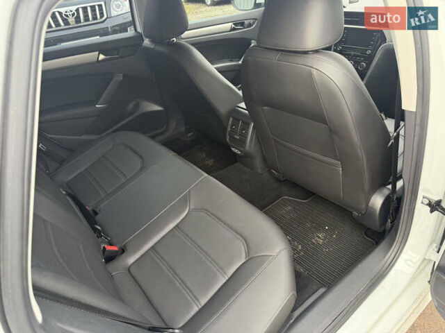 Белый Фольксваген Пассат, объемом двигателя 2 л и пробегом 42 тыс. км за 16700 $, фото 15 на Automoto.ua