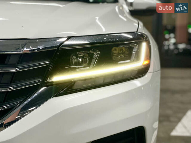 Білий Фольксваген Пассат, об'ємом двигуна 1.98 л та пробігом 72 тис. км за 21000 $, фото 9 на Automoto.ua