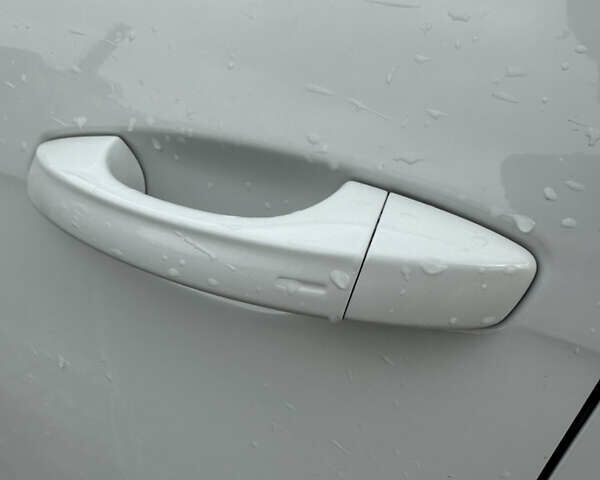 Белый Фольксваген Пассат, объемом двигателя 2 л и пробегом 108 тыс. км за 17999 $, фото 10 на Automoto.ua