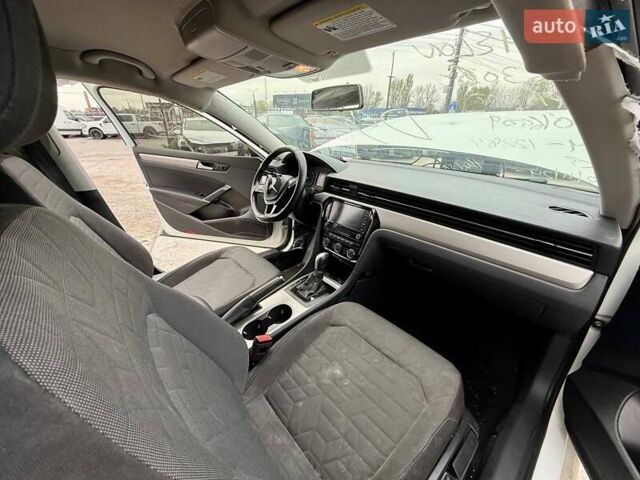 Белый Фольксваген Пассат, объемом двигателя 2 л и пробегом 123 тыс. км за 7600 $, фото 31 на Automoto.ua