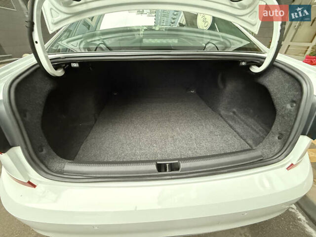 Белый Фольксваген Пассат, объемом двигателя 1.98 л и пробегом 108 тыс. км за 17000 $, фото 7 на Automoto.ua