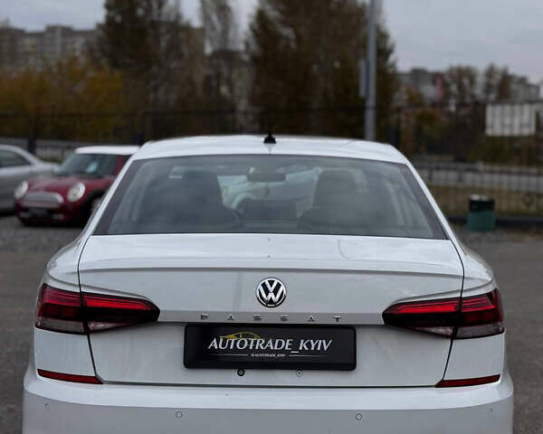 Фольксваген Пассат 2020 в Киеве на Automoto.ua Белый Фольксваген Пассат, объемом двигателя 1.98 л и пробегом 103 тыс. км за 14750 $, фото 4 на Automoto.ua