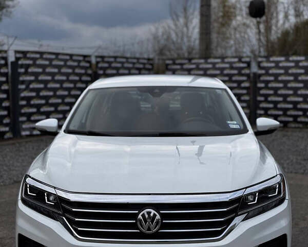 Фольксваген Пассат 2020 в Киеве на Automoto.ua Белый Фольксваген Пассат, объемом двигателя 1.98 л и пробегом 103 тыс. км за 14750 $, фото 1 на Automoto.ua