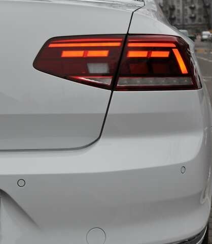 Белый Фольксваген Пассат, объемом двигателя 1.97 л и пробегом 78 тыс. км за 27000 $, фото 7 на Automoto.ua