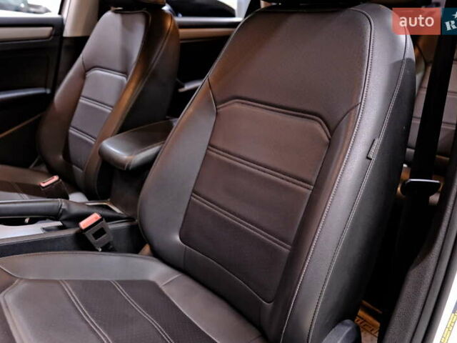 Білий Фольксваген Пассат, об'ємом двигуна 2 л та пробігом 165 тис. км за 16900 $, фото 30 на Automoto.ua