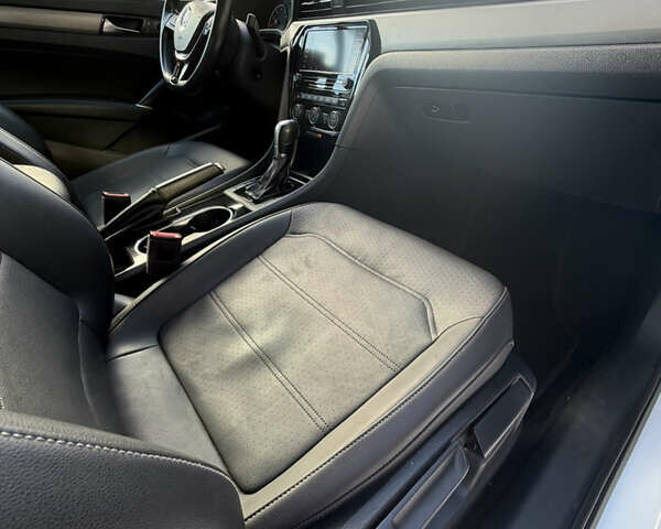 Белый Фольксваген Пассат, объемом двигателя 2 л и пробегом 108 тыс. км за 17200 $, фото 10 на Automoto.ua