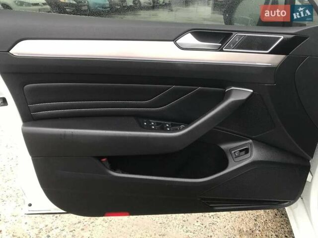 Белый Фольксваген Пассат, объемом двигателя 2 л и пробегом 55 тыс. км за 30990 $, фото 5 на Automoto.ua