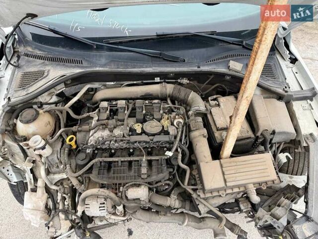 Белый Фольксваген Пассат, объемом двигателя 2 л и пробегом 123 тыс. км за 7600 $, фото 24 на Automoto.ua