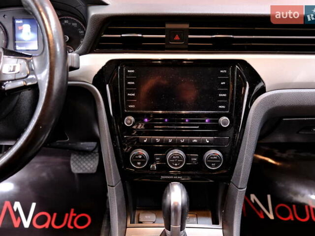 Білий Фольксваген Пассат, об'ємом двигуна 2 л та пробігом 165 тис. км за 16900 $, фото 17 на Automoto.ua