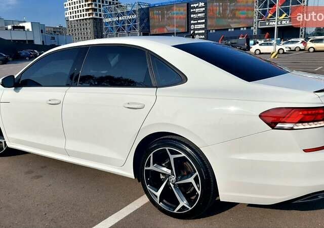 Белый Фольксваген Пассат, объемом двигателя 2 л и пробегом 76 тыс. км за 21900 $, фото 4 на Automoto.ua