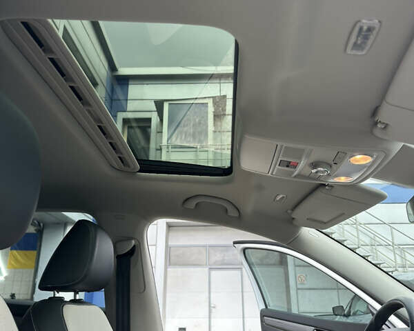 Белый Фольксваген Пассат, объемом двигателя 2 л и пробегом 51 тыс. км за 23750 $, фото 21 на Automoto.ua