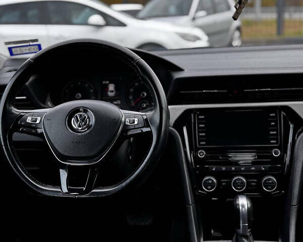 Фольксваген Пассат 2020 в Киеве на Automoto.ua Белый Фольксваген Пассат, объемом двигателя 1.98 л и пробегом 103 тыс. км за 14750 $, фото 8 на Automoto.ua