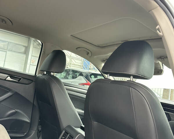 Белый Фольксваген Пассат, объемом двигателя 2 л и пробегом 51 тыс. км за 23750 $, фото 20 на Automoto.ua