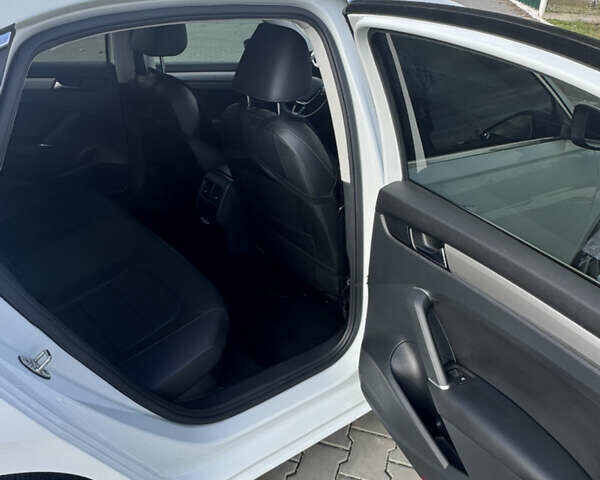 Білий Фольксваген Пассат, об'ємом двигуна 1.98 л та пробігом 62 тис. км за 19100 $, фото 16 на Automoto.ua