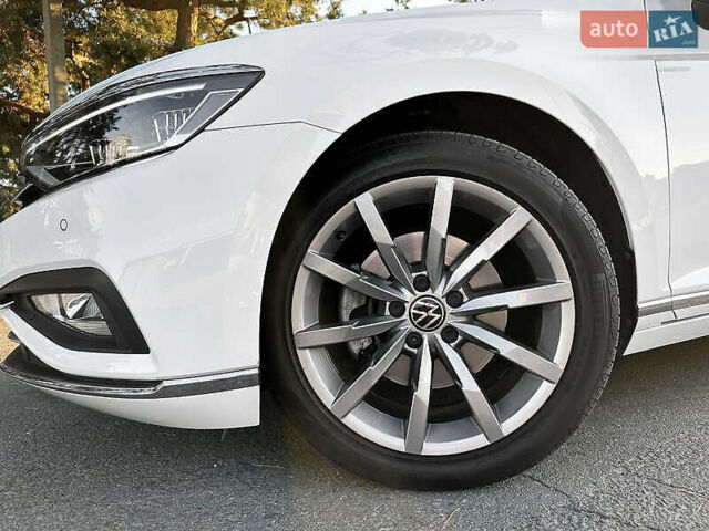 Белый Фольксваген Пассат, объемом двигателя 2 л и пробегом 54 тыс. км за 32000 $, фото 2 на Automoto.ua