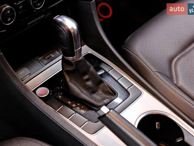 Білий Фольксваген Пассат, об'ємом двигуна 2 л та пробігом 165 тис. км за 16900 $, фото 15 на Automoto.ua