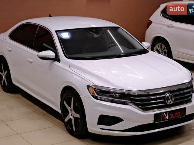 Білий Фольксваген Пассат, об'ємом двигуна 2 л та пробігом 165 тис. км за 16900 $, фото 3 на Automoto.ua