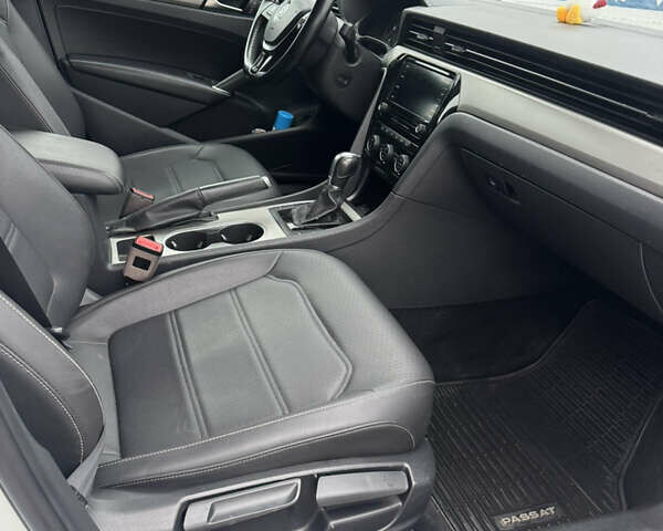 Білий Фольксваген Пассат, об'ємом двигуна 1.98 л та пробігом 120 тис. км за 18800 $, фото 14 на Automoto.ua