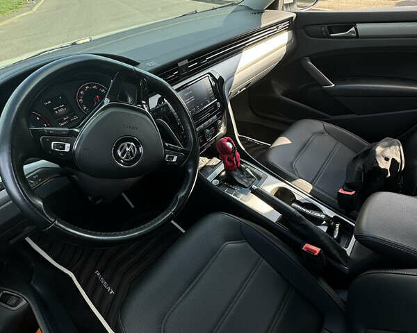 Белый Фольксваген Пассат, объемом двигателя 1.98 л и пробегом 164 тыс. км за 18000 $, фото 5 на Automoto.ua