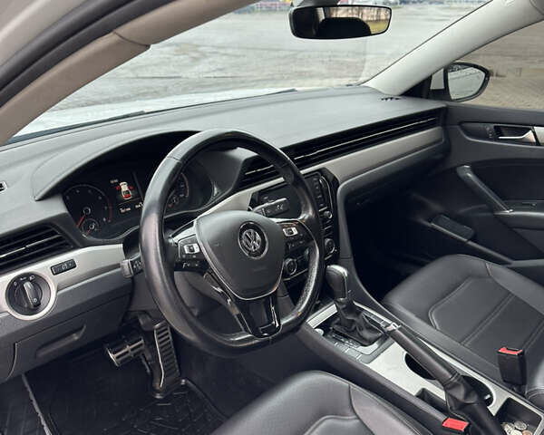 Белый Фольксваген Пассат, объемом двигателя 2 л и пробегом 108 тыс. км за 17999 $, фото 16 на Automoto.ua