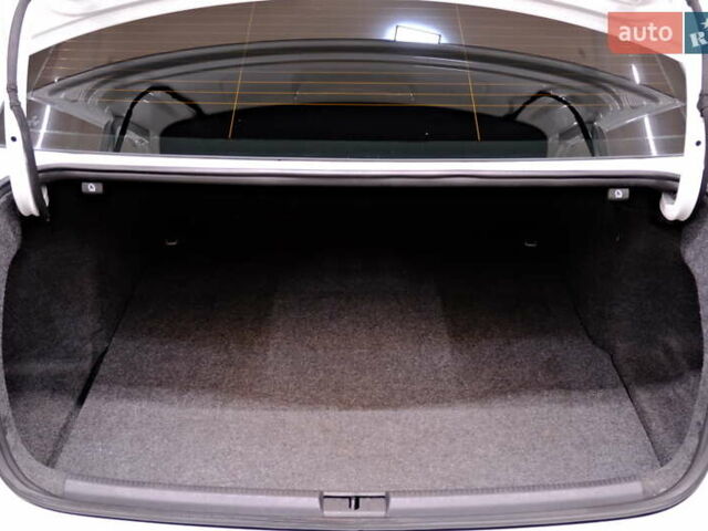 Білий Фольксваген Пассат, об'ємом двигуна 2 л та пробігом 165 тис. км за 16900 $, фото 48 на Automoto.ua