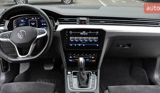 Белый Фольксваген Пассат, объемом двигателя 1.97 л и пробегом 78 тыс. км за 27000 $, фото 29 на Automoto.ua