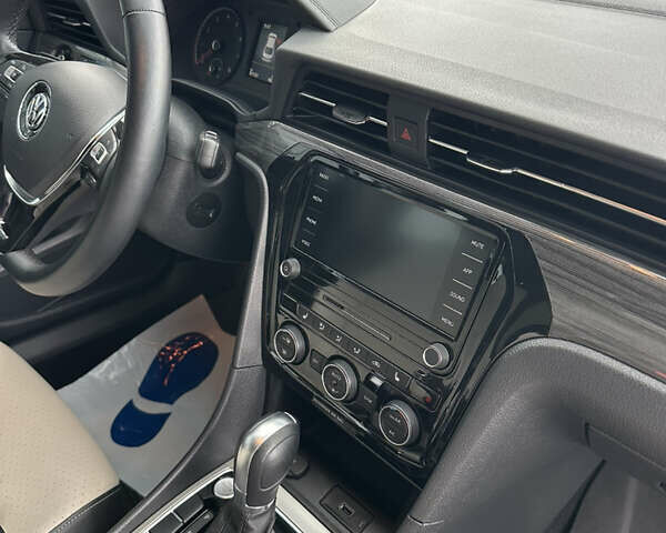 Белый Фольксваген Пассат, объемом двигателя 2 л и пробегом 51 тыс. км за 23750 $, фото 16 на Automoto.ua