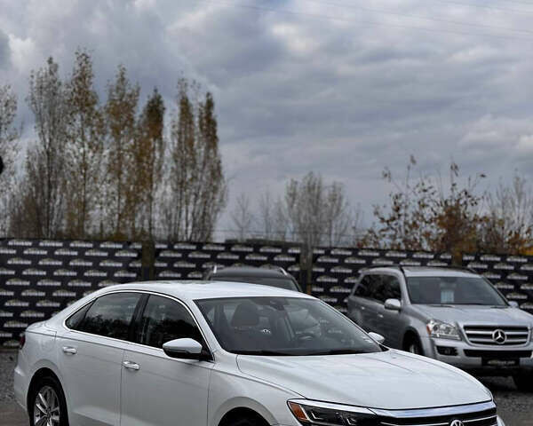 Фольксваген Пассат 2020 в Киеве на Automoto.ua Белый Фольксваген Пассат, объемом двигателя 1.98 л и пробегом 103 тыс. км за 14750 $, фото 2 на Automoto.ua