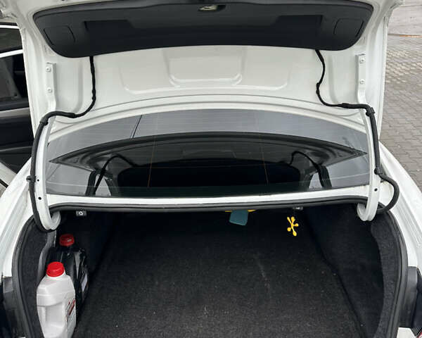 Белый Фольксваген Пассат, объемом двигателя 2 л и пробегом 108 тыс. км за 17999 $, фото 11 на Automoto.ua