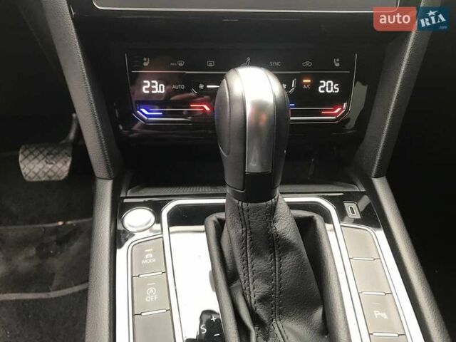 Белый Фольксваген Пассат, объемом двигателя 2 л и пробегом 55 тыс. км за 30990 $, фото 4 на Automoto.ua