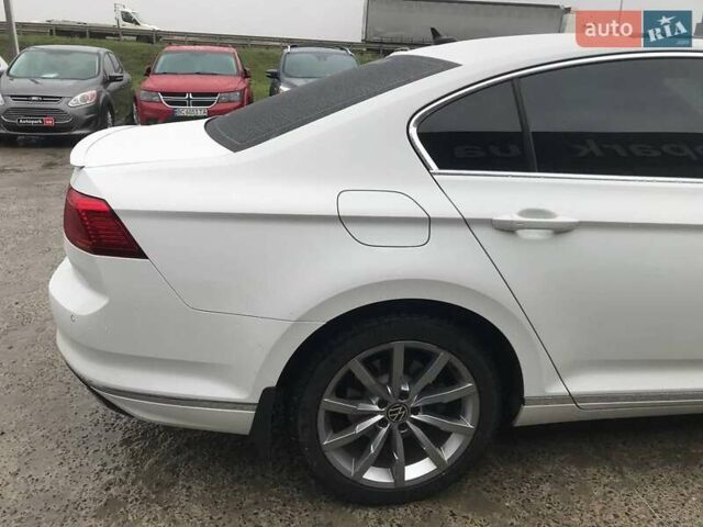 Белый Фольксваген Пассат, объемом двигателя 2 л и пробегом 55 тыс. км за 30990 $, фото 18 на Automoto.ua