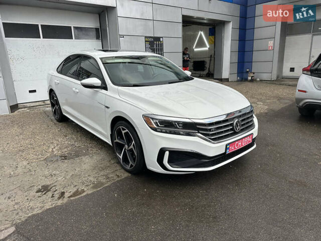 Белый Фольксваген Пассат, объемом двигателя 2 л и пробегом 51 тыс. км за 23750 $, фото 6 на Automoto.ua