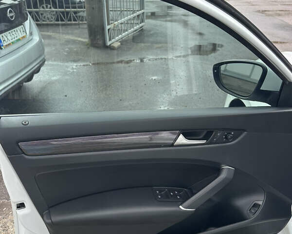 Белый Фольксваген Пассат, объемом двигателя 2 л и пробегом 51 тыс. км за 23750 $, фото 18 на Automoto.ua