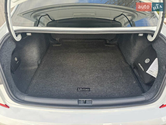 Білий Фольксваген Пассат, об'ємом двигуна 1.98 л та пробігом 62 тис. км за 19100 $, фото 27 на Automoto.ua