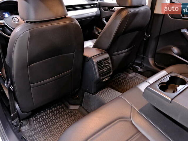 Білий Фольксваген Пассат, об'ємом двигуна 2 л та пробігом 165 тис. км за 16900 $, фото 33 на Automoto.ua