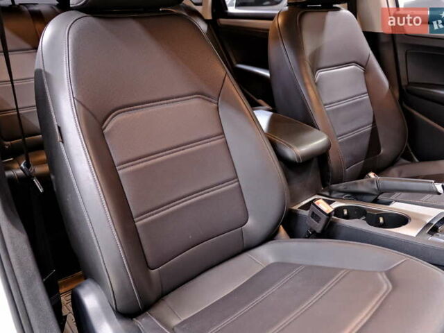 Білий Фольксваген Пассат, об'ємом двигуна 2 л та пробігом 165 тис. км за 16900 $, фото 42 на Automoto.ua