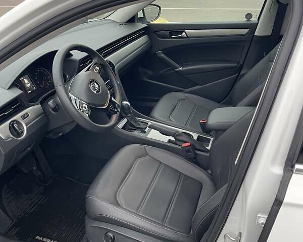 Белый Фольксваген Пассат, объемом двигателя 1.98 л и пробегом 82 тыс. км за 21000 $, фото 5 на Automoto.ua