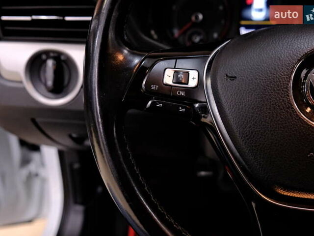 Білий Фольксваген Пассат, об'ємом двигуна 2 л та пробігом 165 тис. км за 16900 $, фото 19 на Automoto.ua