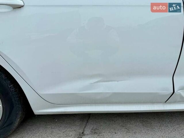 Белый Фольксваген Пассат, объемом двигателя 2 л и пробегом 123 тыс. км за 7600 $, фото 13 на Automoto.ua