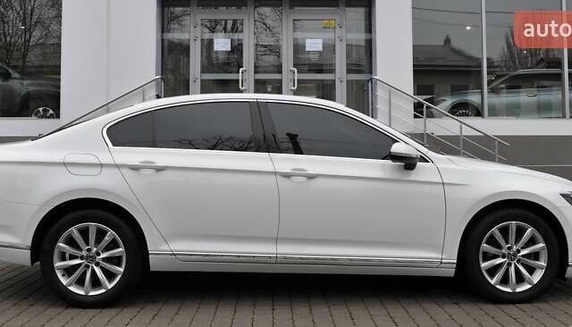 Белый Фольксваген Пассат, объемом двигателя 1.97 л и пробегом 78 тыс. км за 27000 $, фото 9 на Automoto.ua