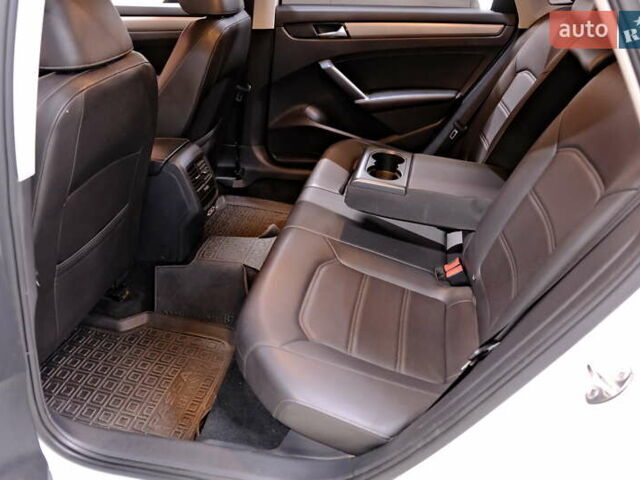 Білий Фольксваген Пассат, об'ємом двигуна 2 л та пробігом 165 тис. км за 16900 $, фото 32 на Automoto.ua