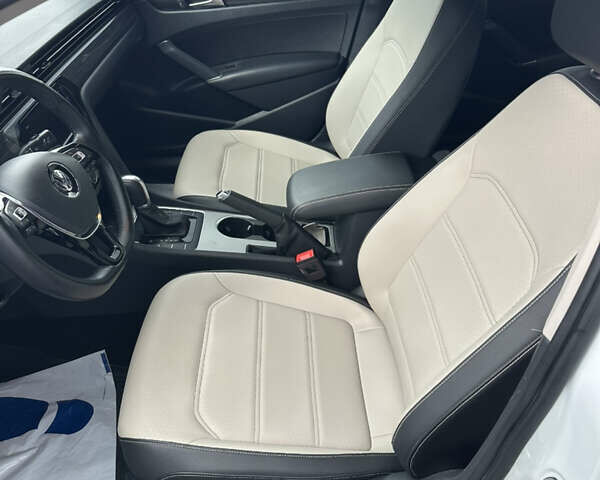 Белый Фольксваген Пассат, объемом двигателя 2 л и пробегом 51 тыс. км за 23750 $, фото 13 на Automoto.ua