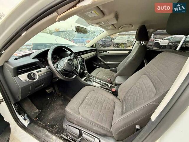 Белый Фольксваген Пассат, объемом двигателя 2 л и пробегом 123 тыс. км за 7600 $, фото 30 на Automoto.ua