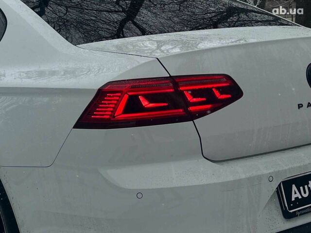 Белый Фольксваген Пассат, объемом двигателя 2 л и пробегом 90 тыс. км за 29990 $, фото 10 на Automoto.ua