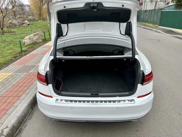 Белый Фольксваген Пассат, объемом двигателя 2 л и пробегом 105 тыс. км за 16700 $, фото 12 на Automoto.ua