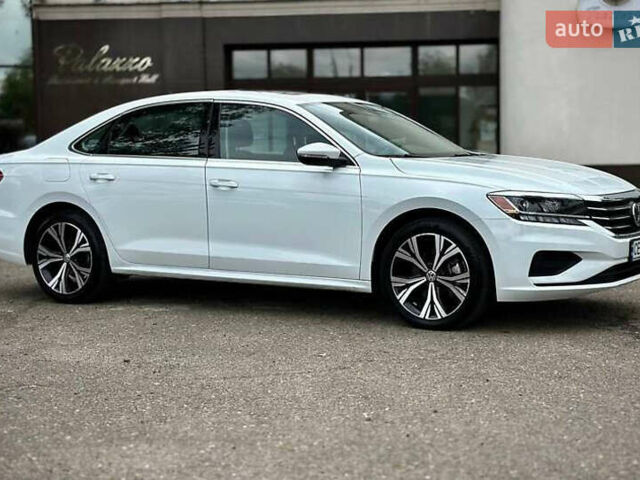 Белый Фольксваген Пассат, объемом двигателя 1.98 л и пробегом 51 тыс. км за 27999 $, фото 6 на Automoto.ua