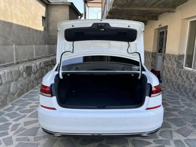 Білий Фольксваген Пассат, об'ємом двигуна 2 л та пробігом 124 тис. км за 11300 $, фото 5 на Automoto.ua