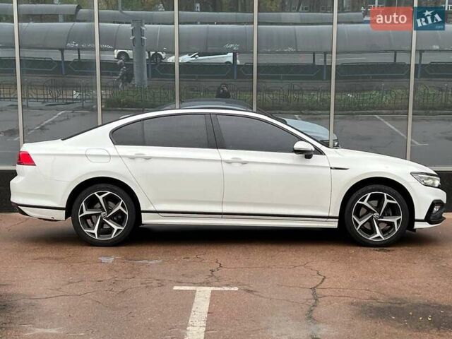 Білий Фольксваген Пассат, об'ємом двигуна 2 л та пробігом 87 тис. км за 35000 $, фото 6 на Automoto.ua